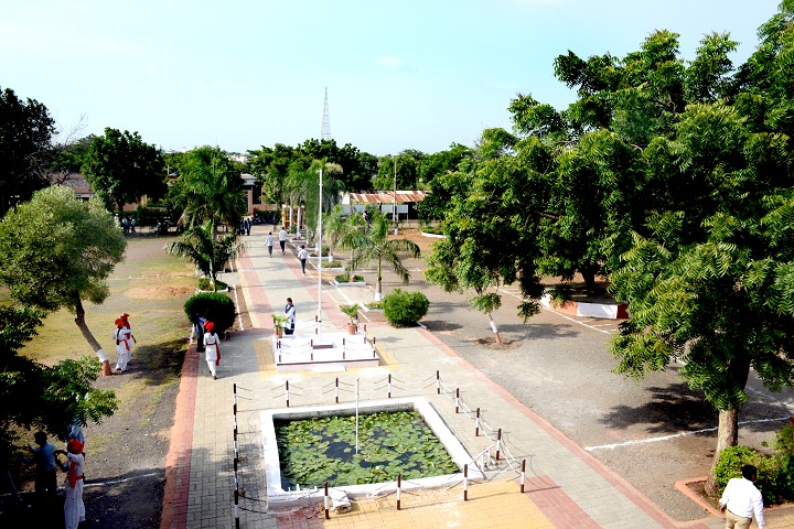 https://cache.careers360.mobi/media/colleges/social-media/media-gallery/23344/2018/12/20/College Building View of GS Science Arts and Commerce College Khamgaon_Campus-View.JPG